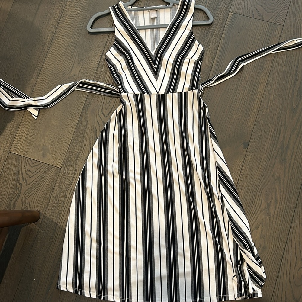 H&M black and white stripe midi dress XS